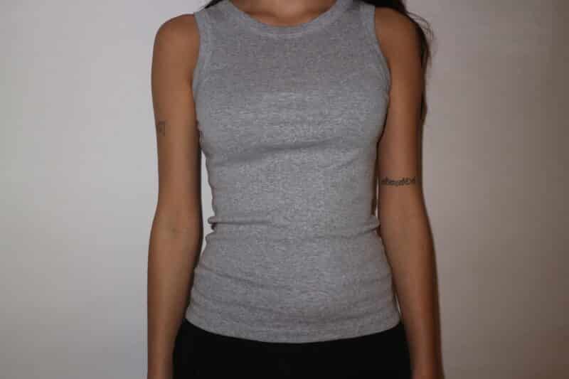 ESSENTIAL TANKTOP - GRÅ - Image 3